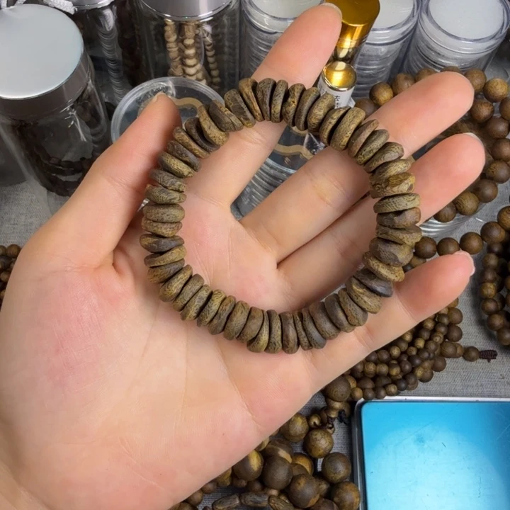 江***哥沉香碎屑沉香莺歌绿奇楠1.2沉水壳子17克➕