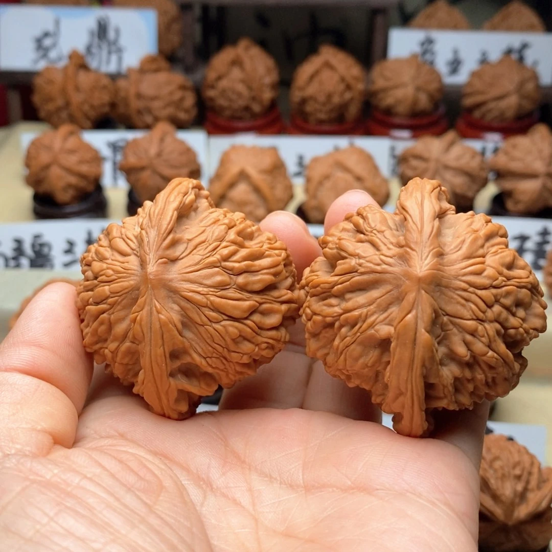 文玩核桃把件狮虎兽