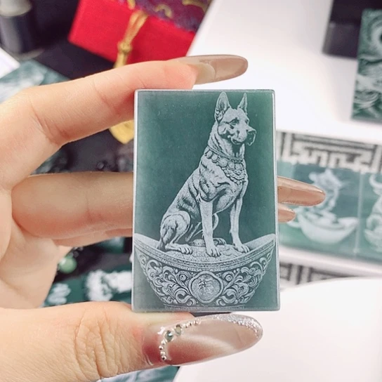 翡翠未镶嵌颈饰生肖狗