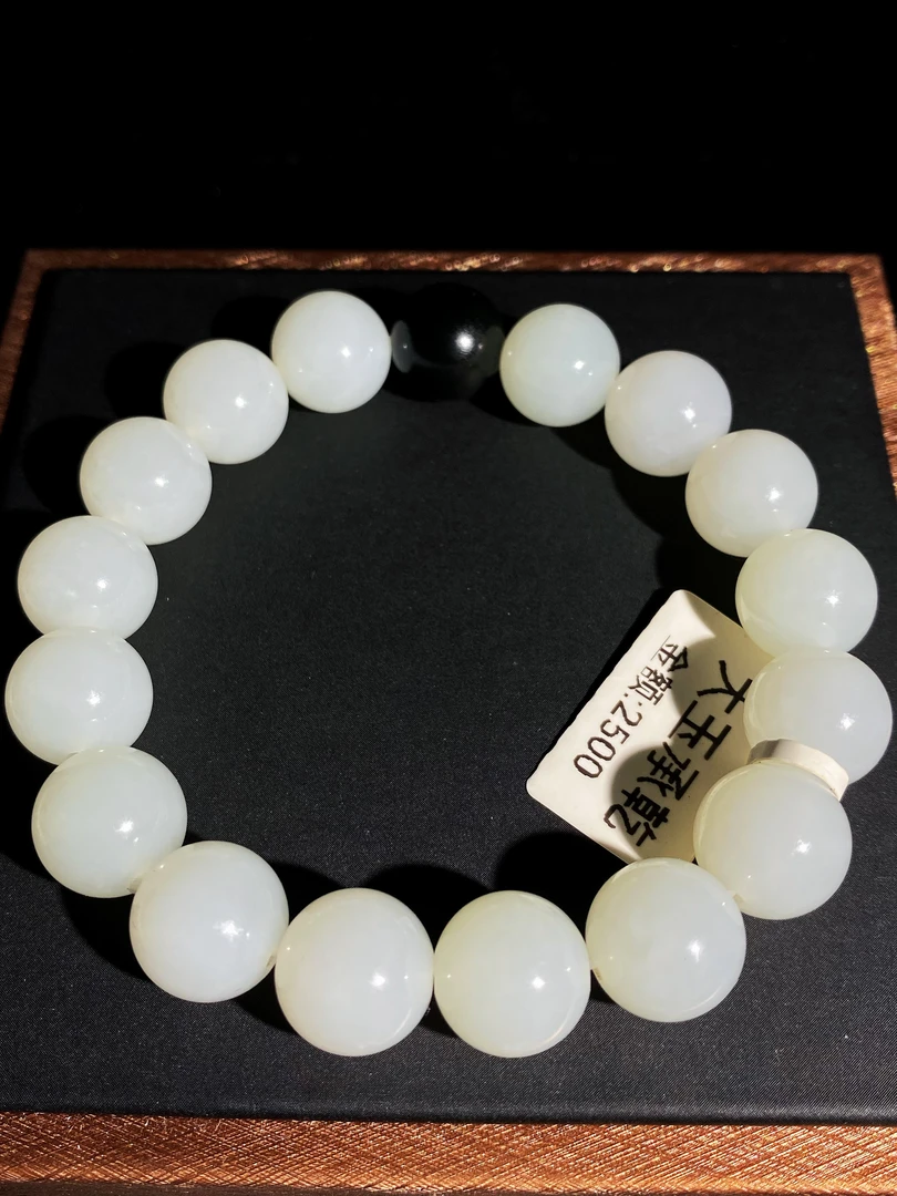 入门款！天然新疆和田玉且末白玉手串12圆珠油润