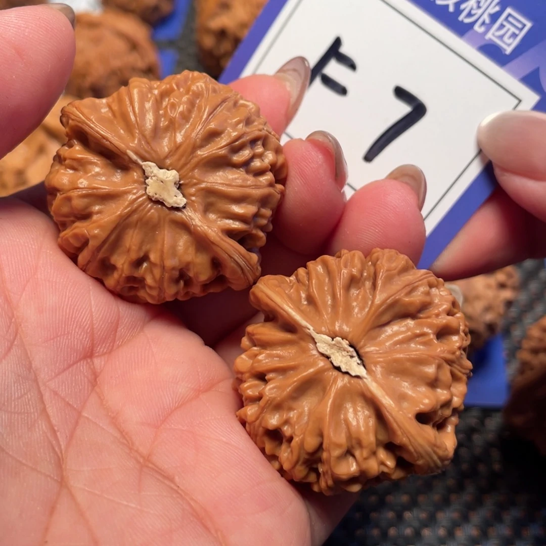 文玩核桃吊坠7号宫灯38