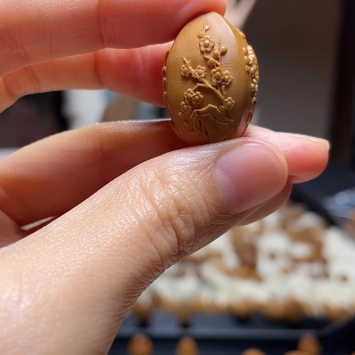 橄榄核吊坠梅兰竹菊