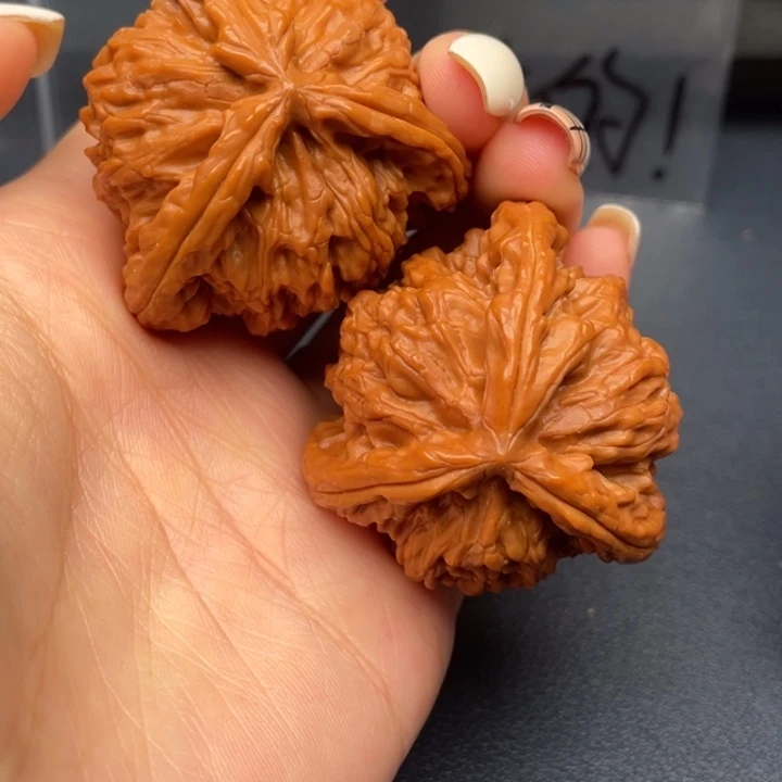 翱***宇吊坠文玩核桃白狮子