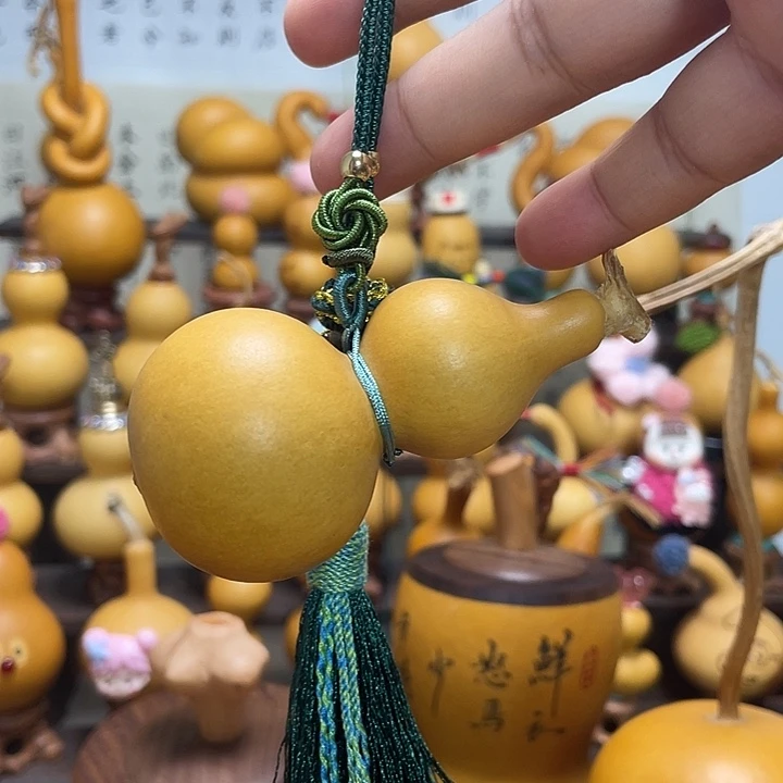 藤葫芦车挂件一个