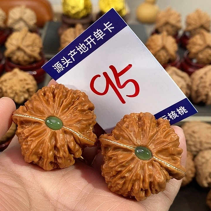 文玩核桃把件就***酒40银镶玉金牛95号