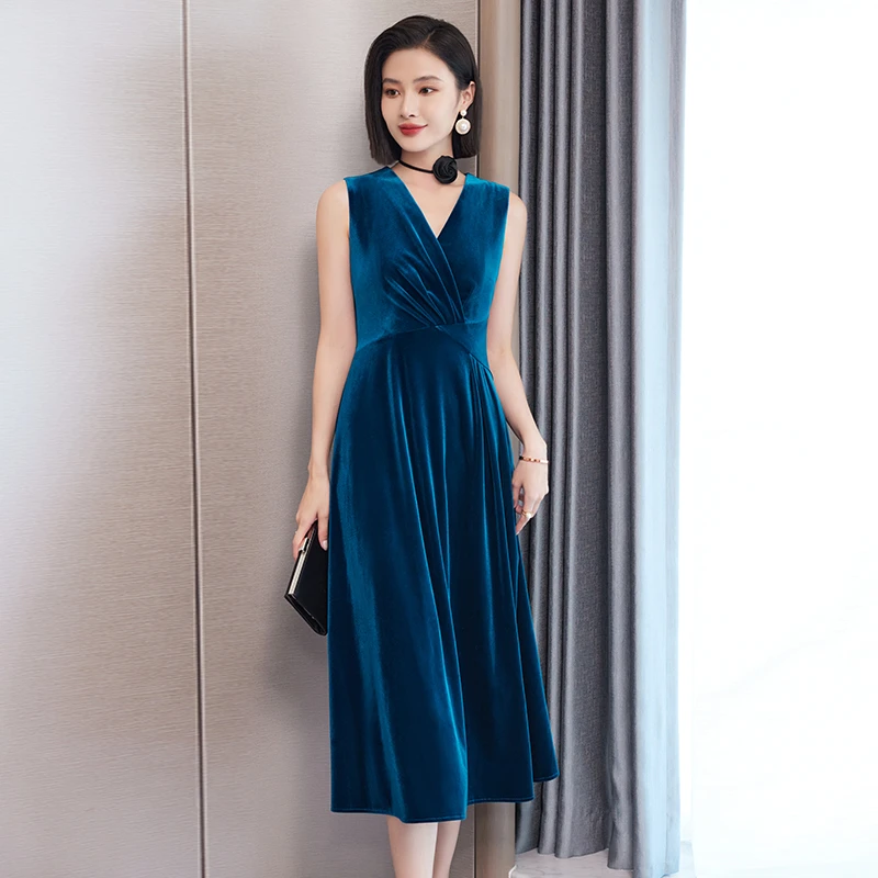 优雅气质无袖金丝绒连衣裙女秋冬高级感性感V领晚礼服高腰大摆裙