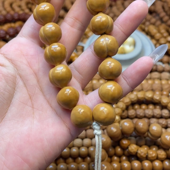 道***_核桃微瑕亮面屁桃手持