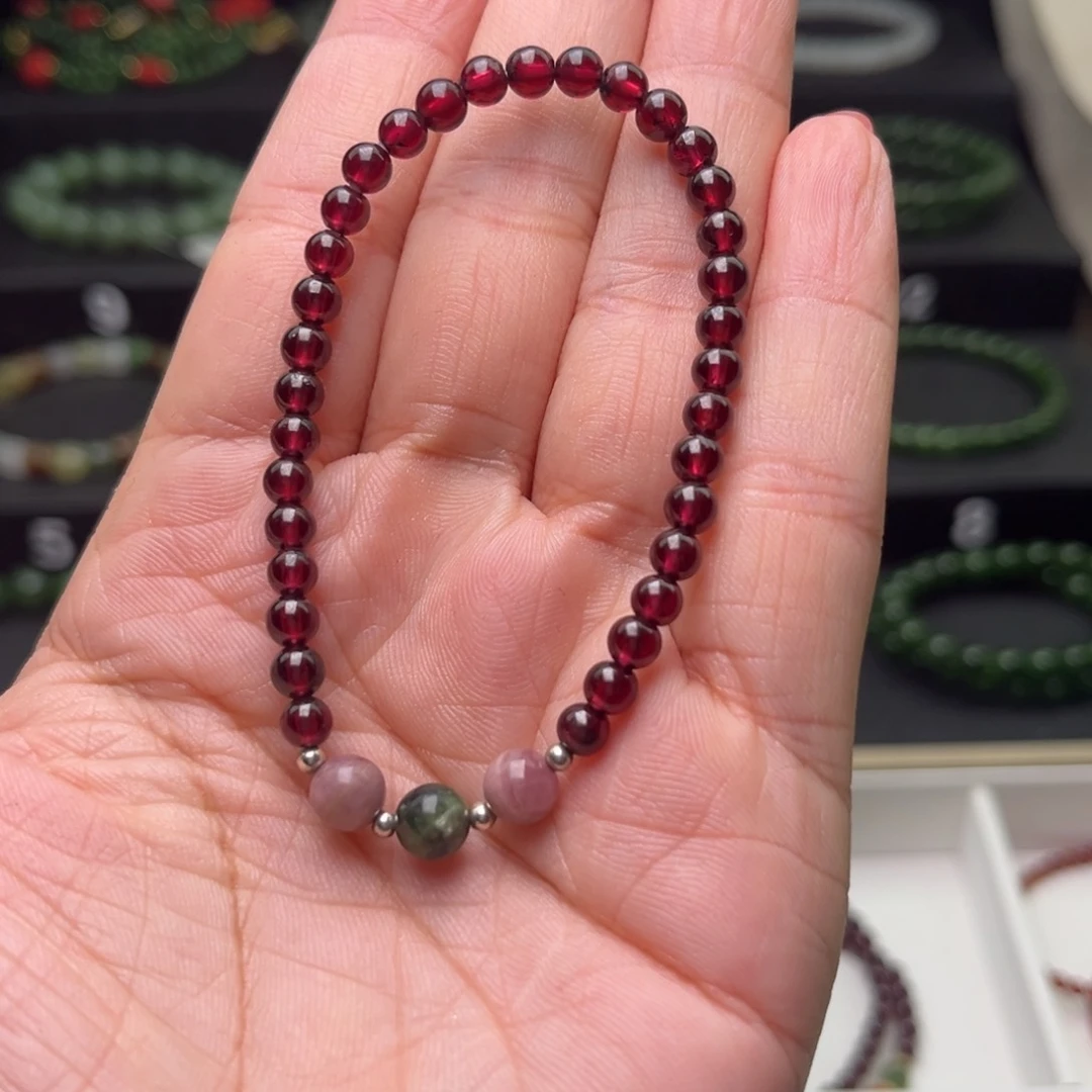 透闪石质玉未镶嵌颈饰