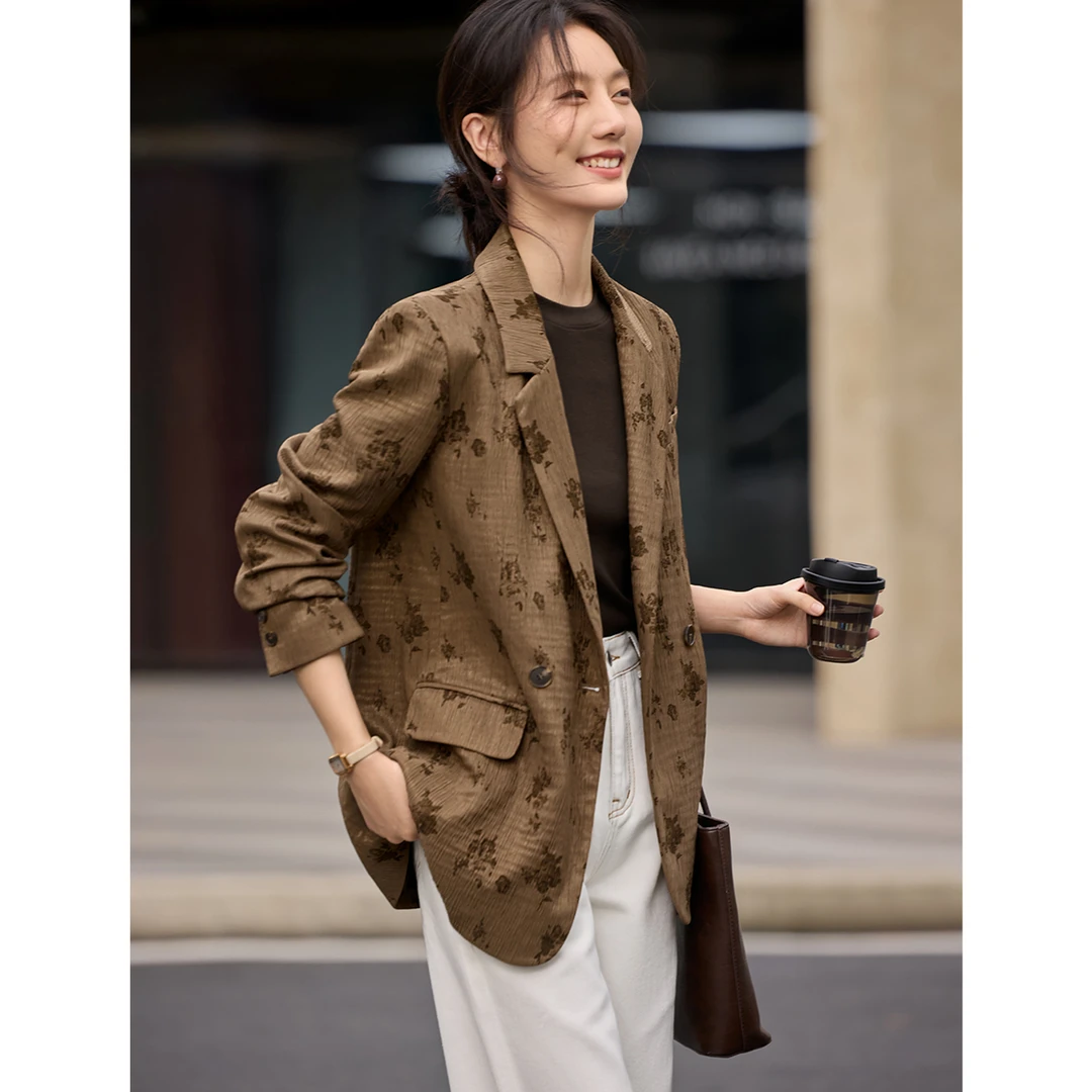 XWI/欣未气质通勤褶皱提花西装2025秋新款肌理感提花西装外套1078
