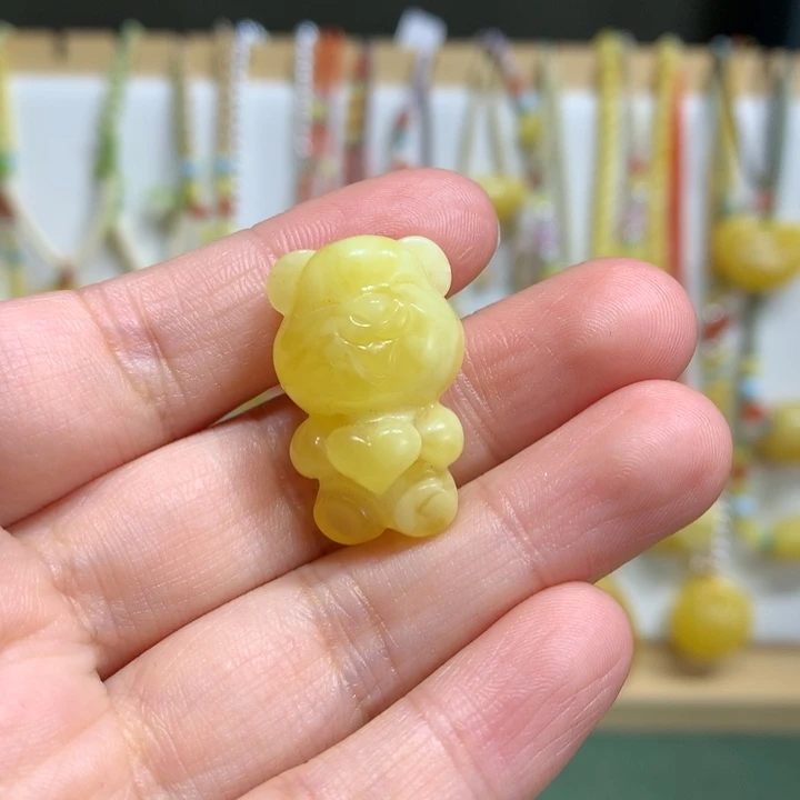 琥珀裸石未镶嵌配饰