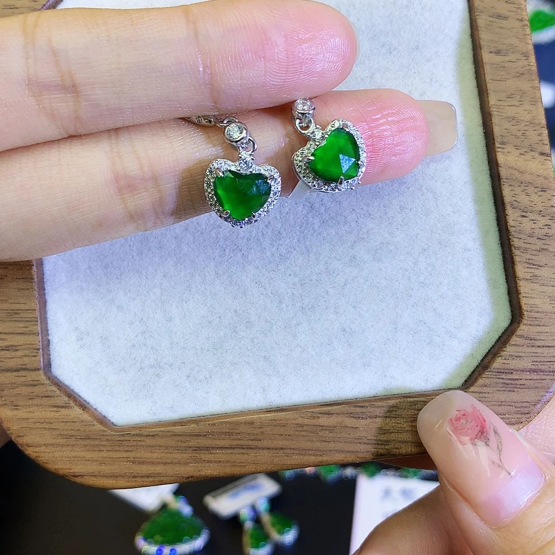 翡翠耳饰银S925镶嵌天然翡翠爱心耳勾