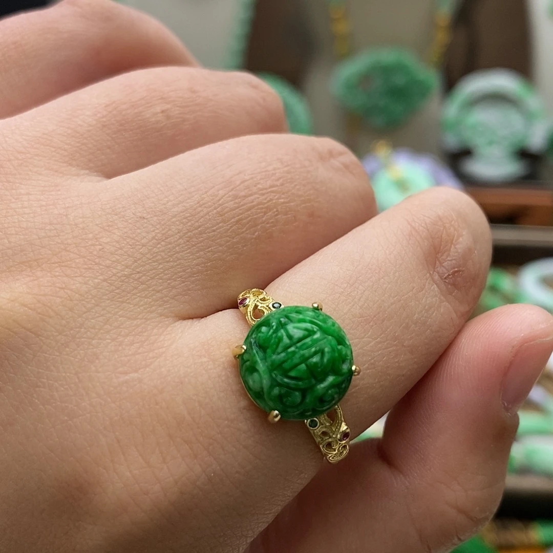 翡翠未镶嵌颈饰戒指