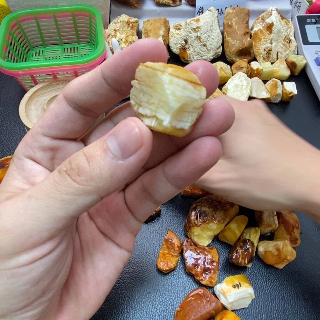 定制琥珀未镶嵌蜜蜡