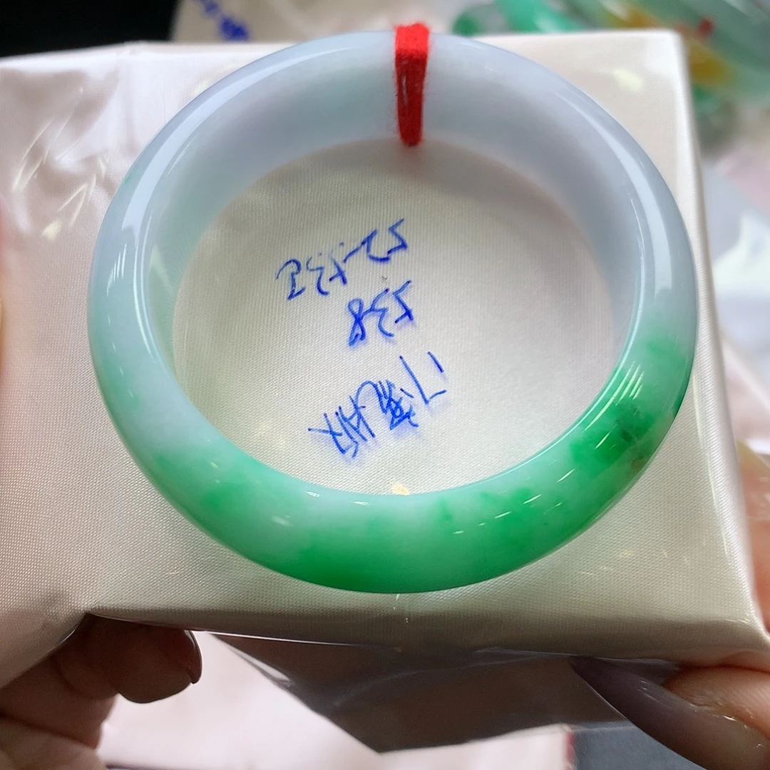 翡翠未镶嵌手镯53.8轮胎白底青