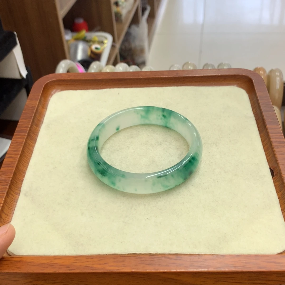 石英岩玉手镯未镶嵌