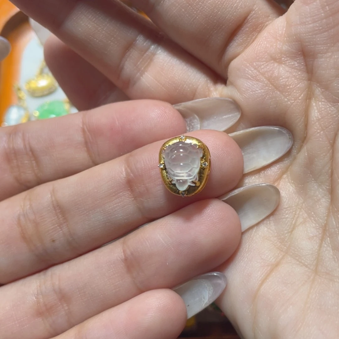 【闪购商品】颈饰18K金镶嵌翡翠