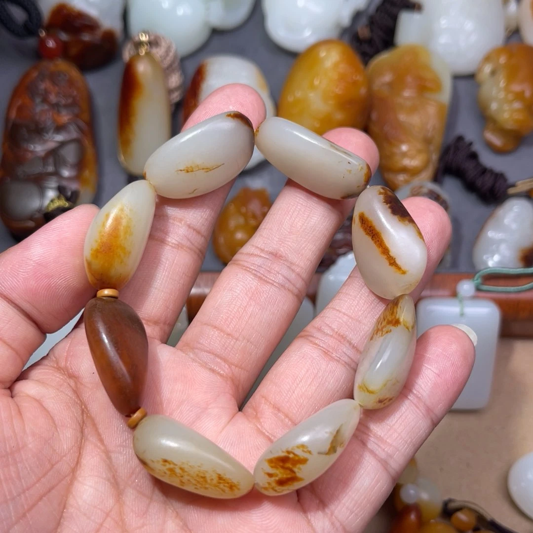 和田玉未镶嵌颈饰T****G