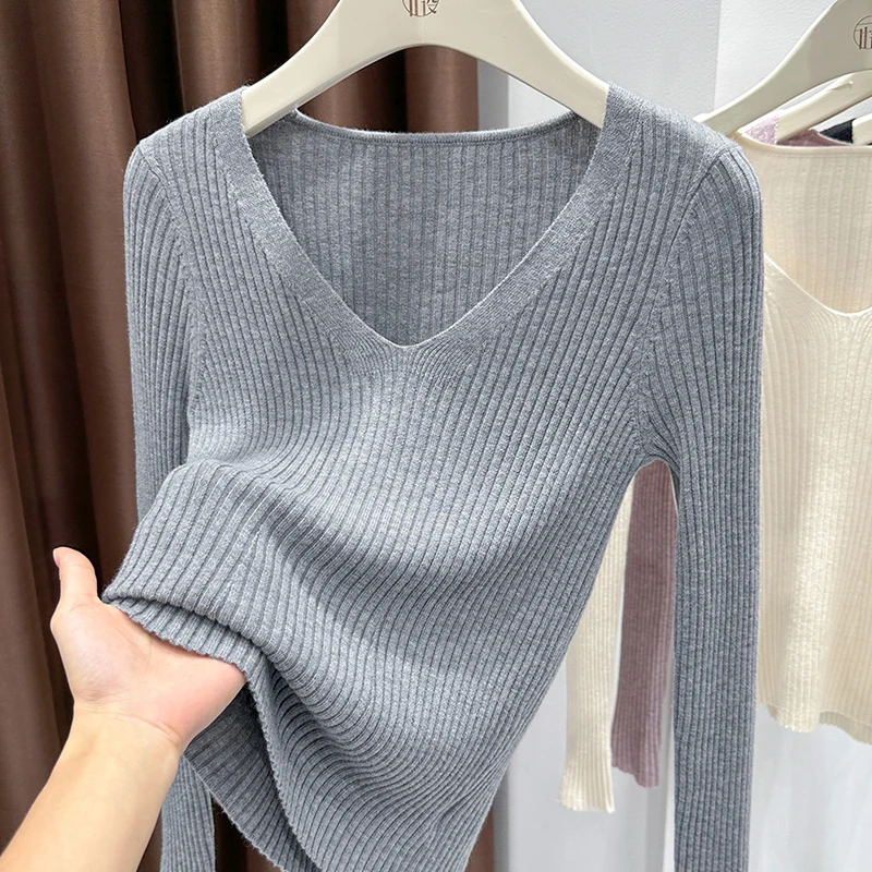 高档灰色薄款V领打底衫秋季爆款小众时髦紧身针织T恤短款气质上衣