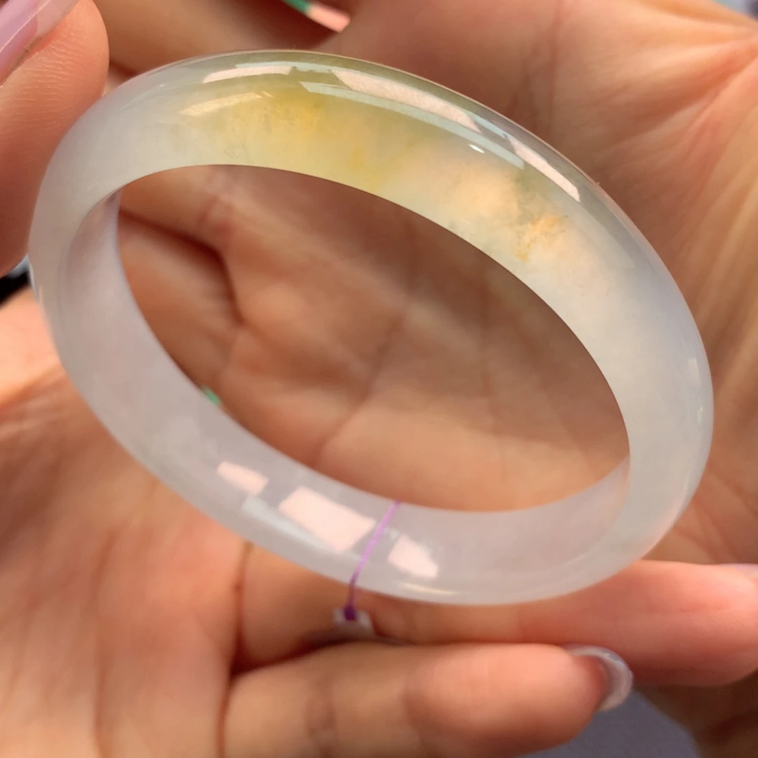 翡翠手镯未镶嵌月*付1万订金，未付1.8万