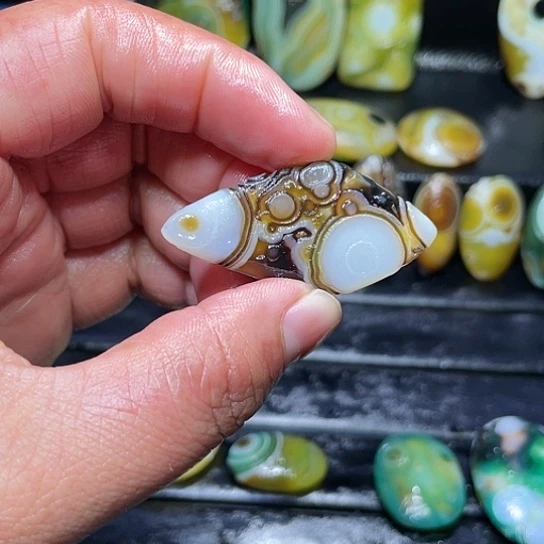 【闪购商品】玛瑙未镶嵌珠宝奇石草****木