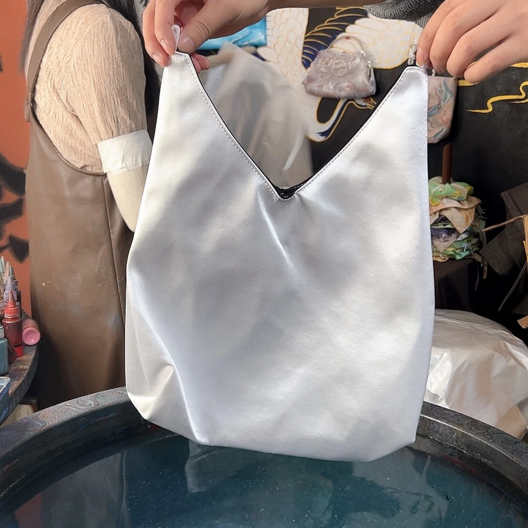 斜挎丝绸包自己备注颜色