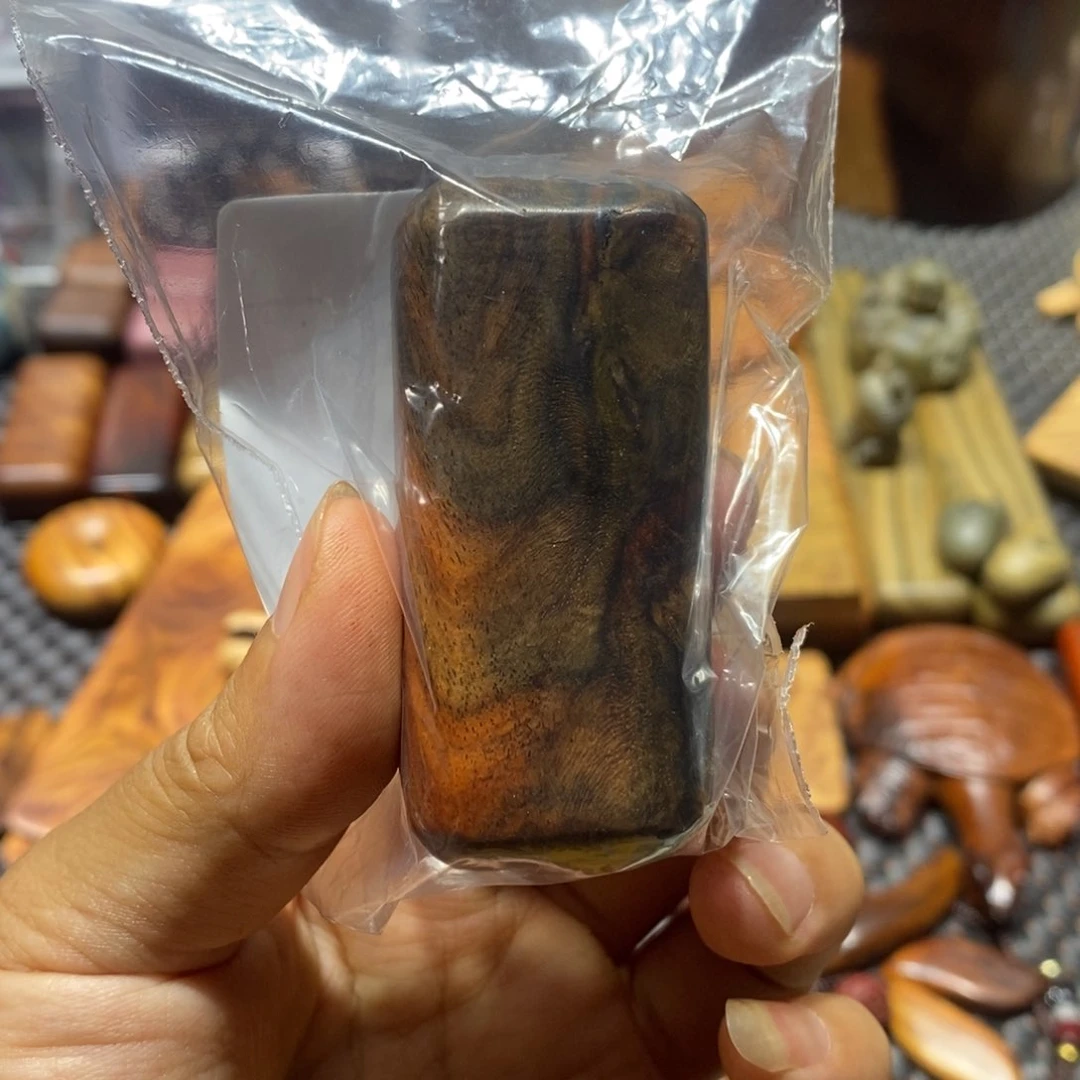 交趾黄檀（大红酸枝）茶***星瑕疵