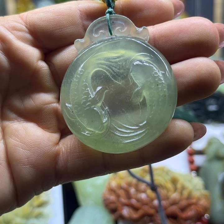 蛇纹石玉未镶嵌颈饰