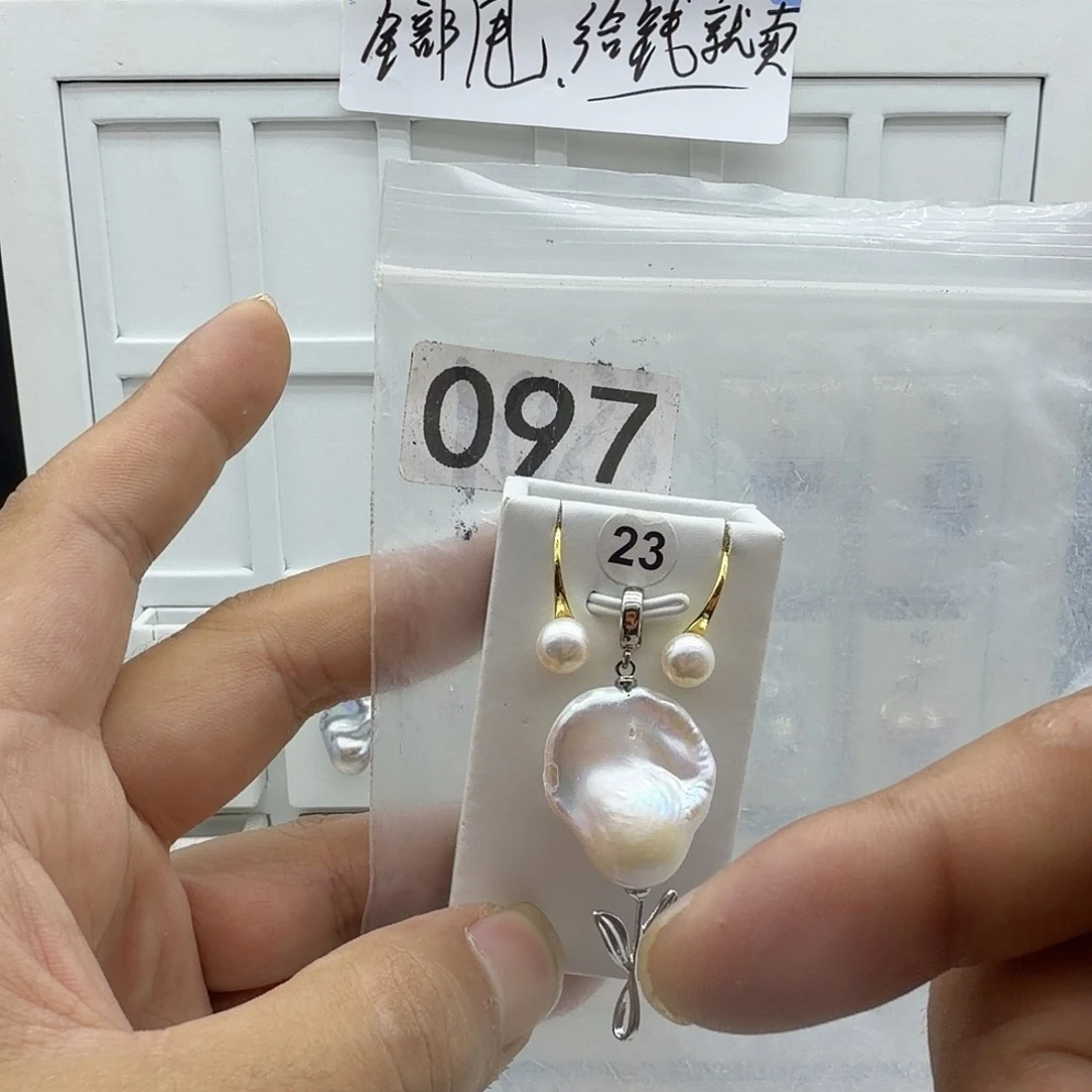 淡水珍珠合金颈饰