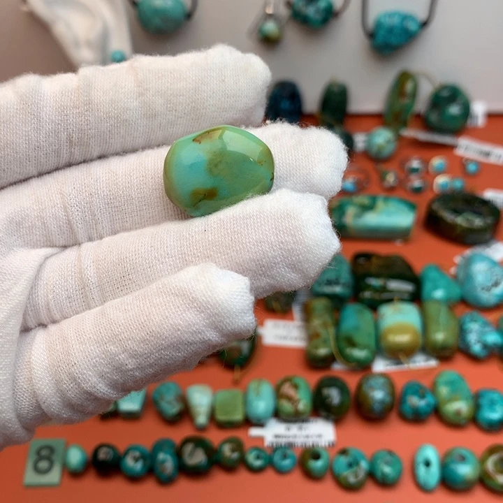 绿松石未镶嵌珠宝奇石