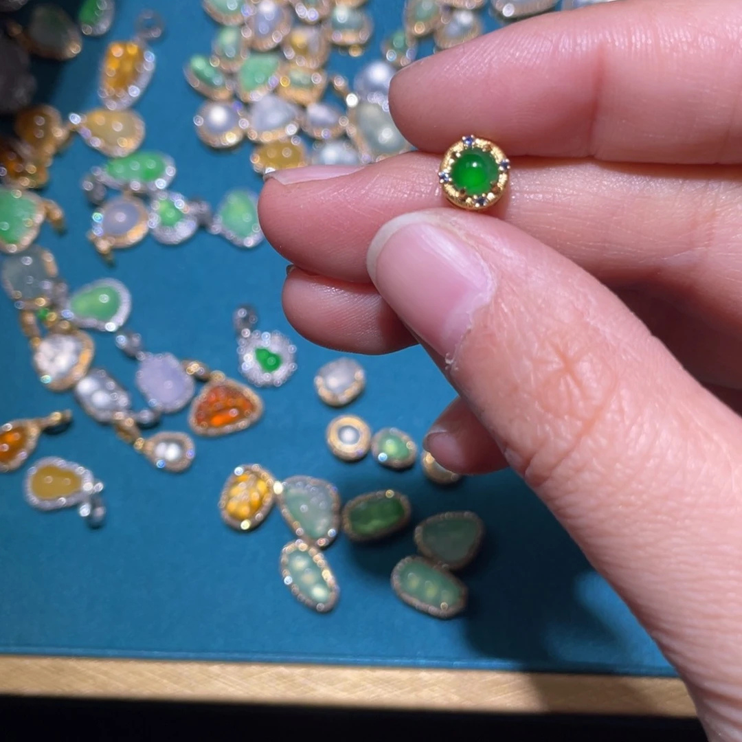 翡翠颈饰18K金镶嵌天然