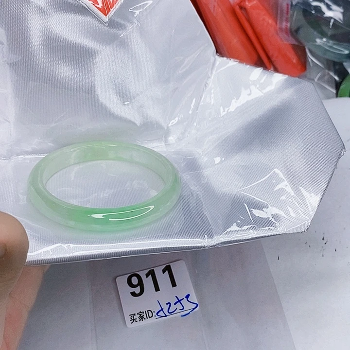 翡翠未镶嵌手镯一图一物实物为准（微瑕处理）