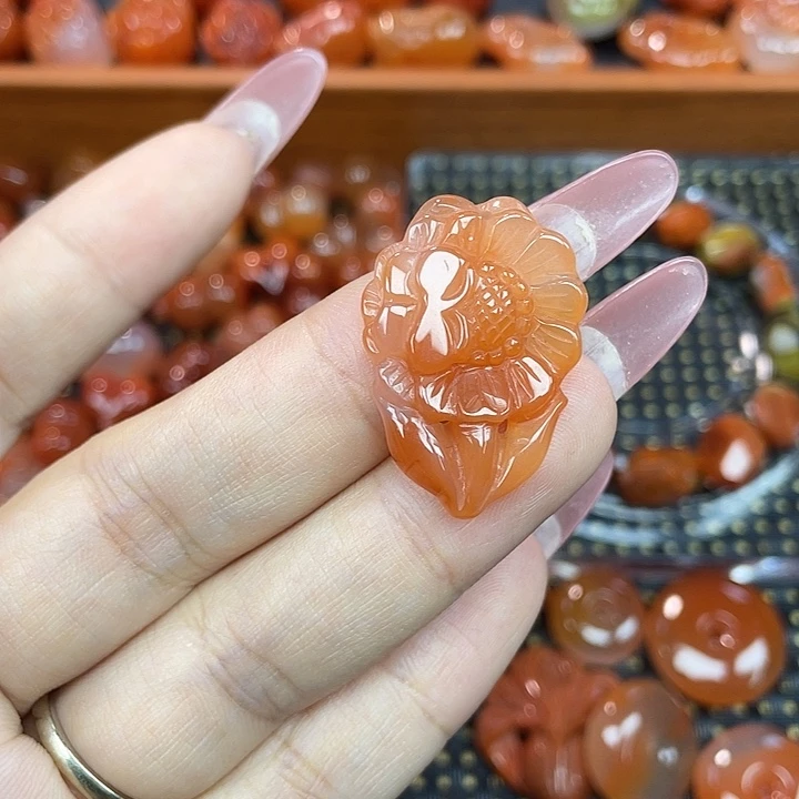 南红玛瑙未镶嵌颈饰向日葵