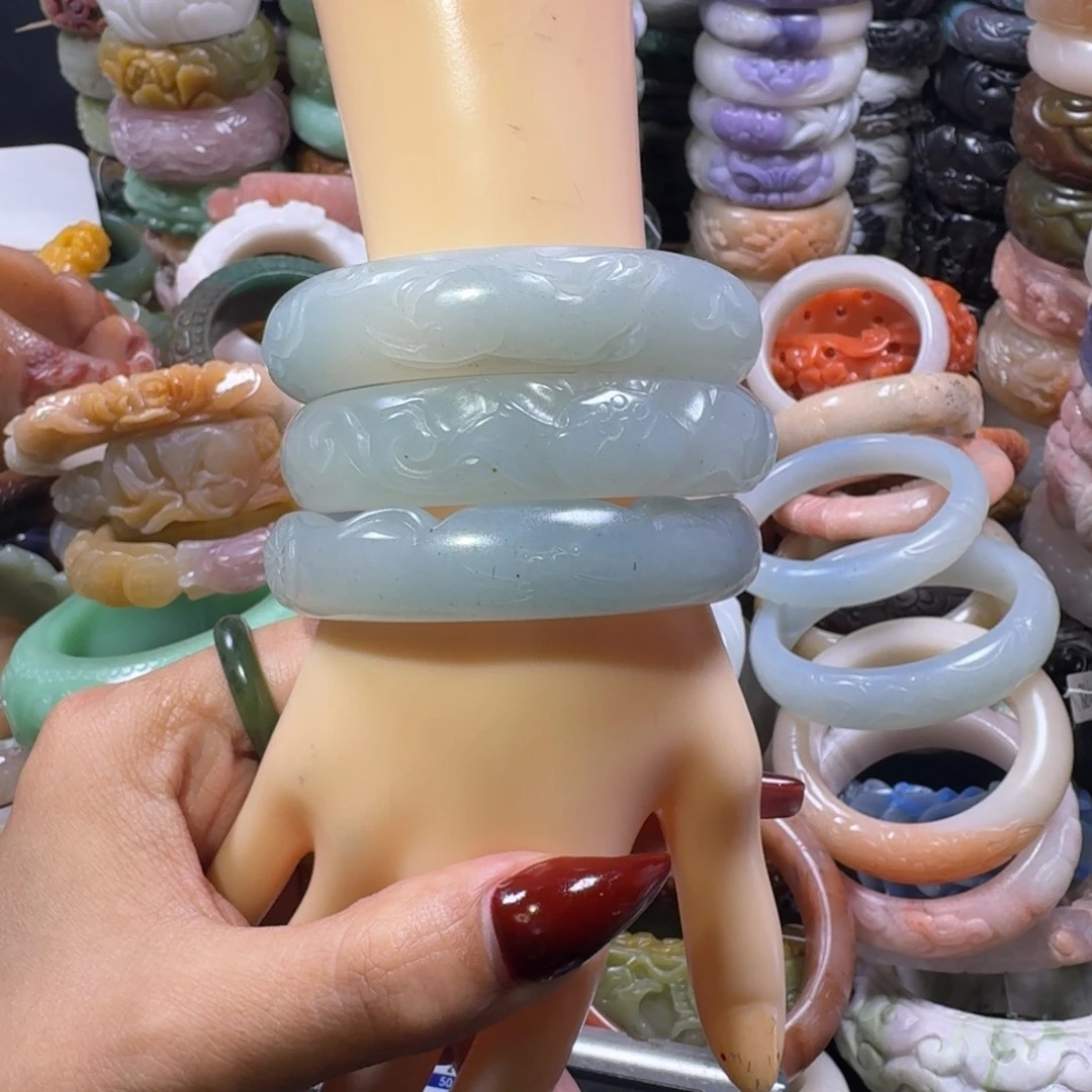 石英质玉（佘太翠）未镶嵌手镯16。57。不退换一个价两个168