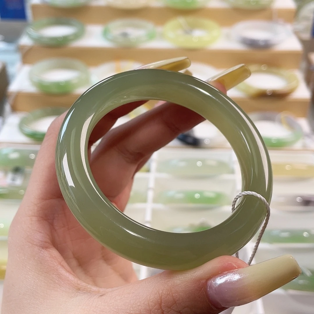 和田玉未镶嵌手镯冰茶湖 肉细 无包容