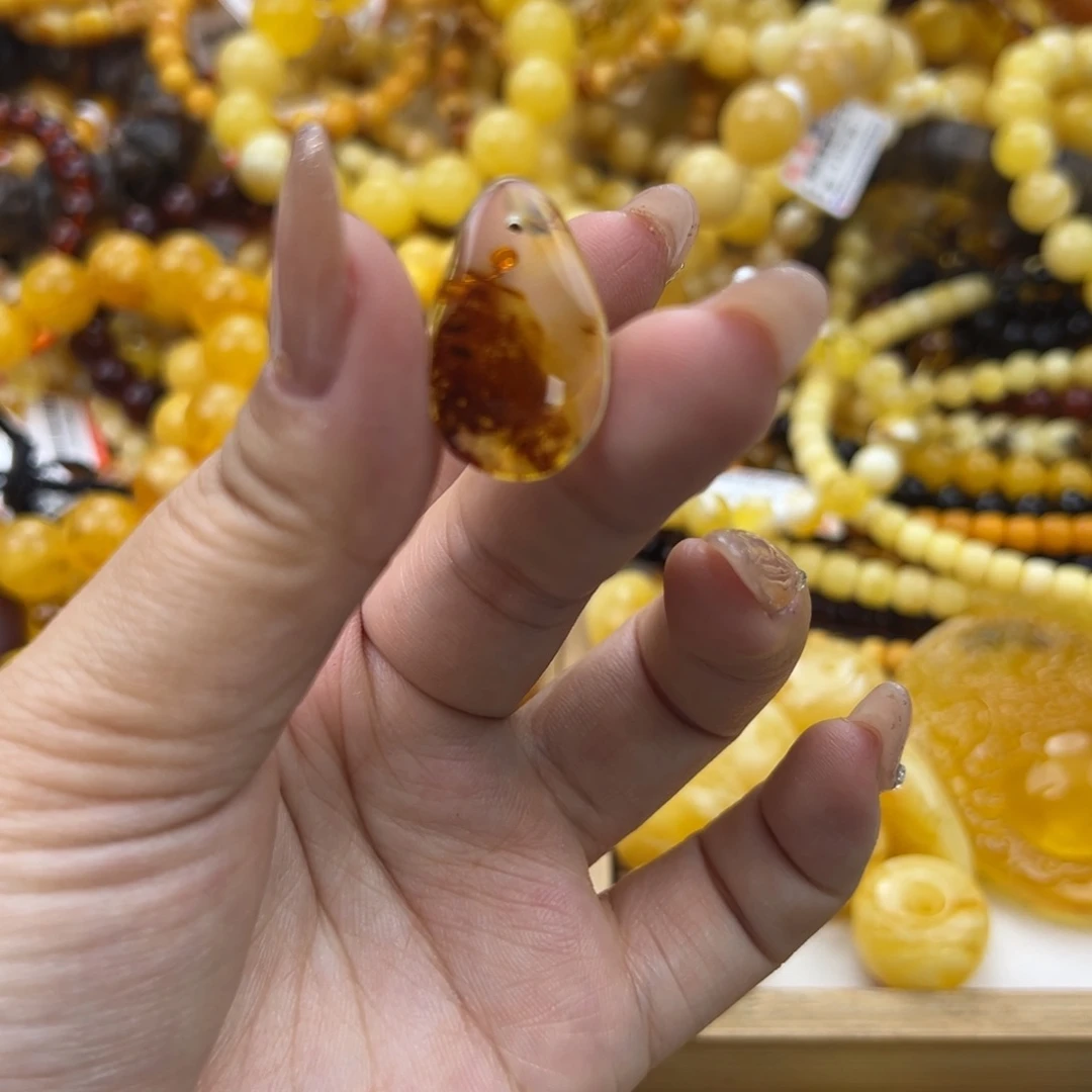 琥珀珠宝奇石未镶嵌