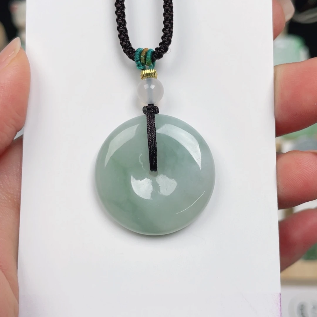 翡翠未镶嵌颈饰平安扣