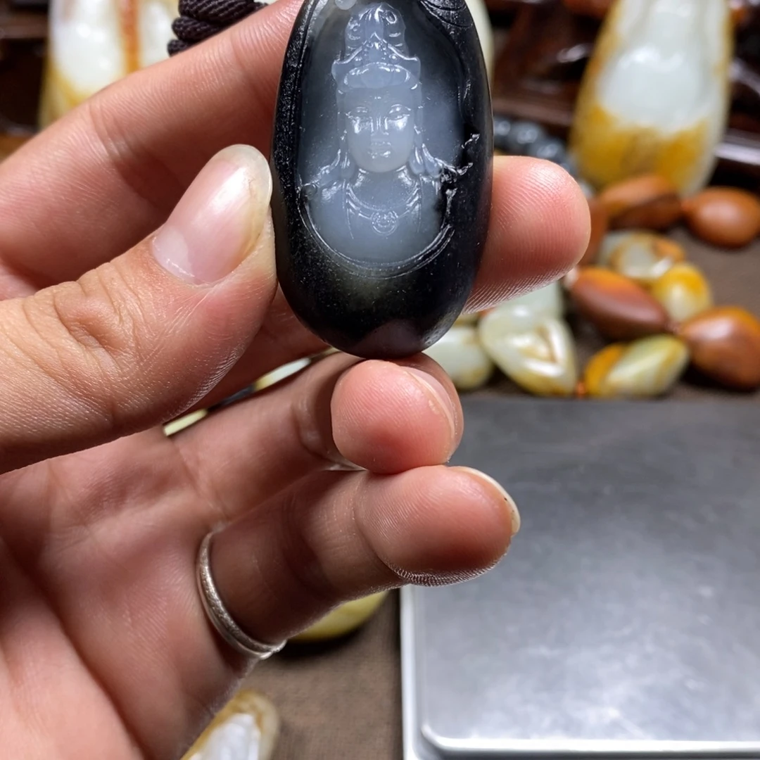 和田玉未镶嵌把件