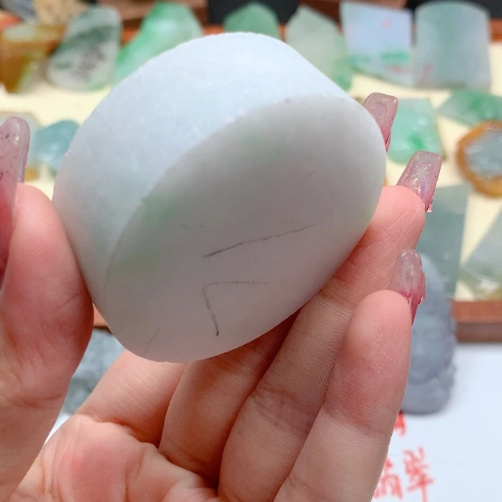 颈饰未镶嵌翡翠好