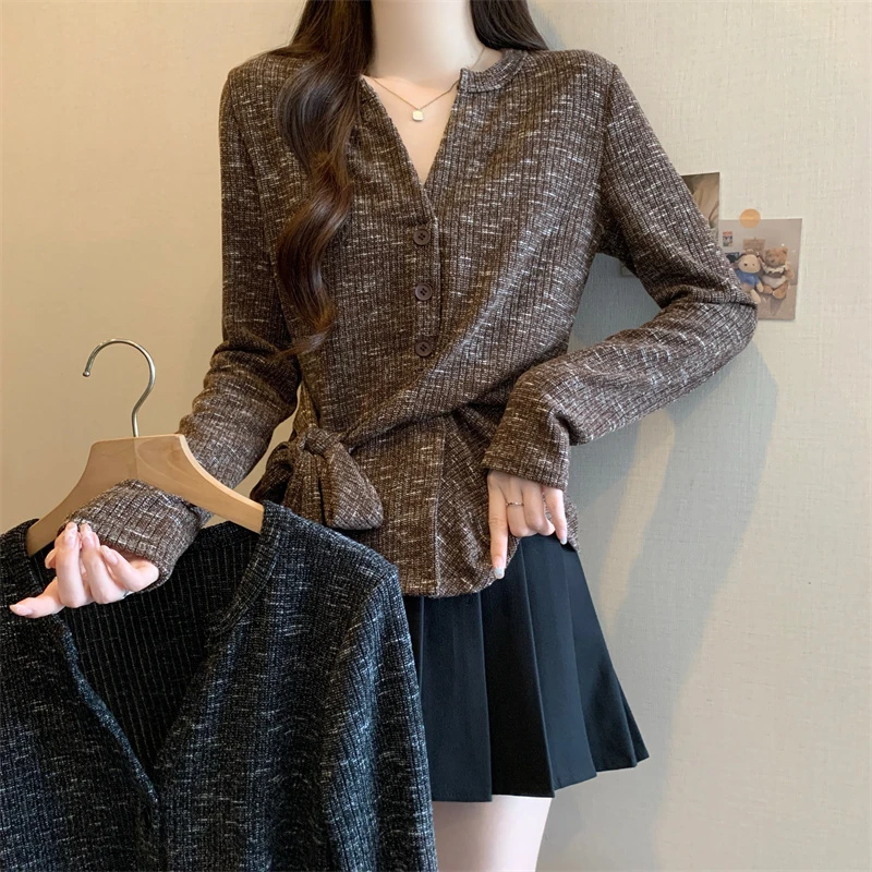 秋季2025新款美拉德V领长袖T恤大码女装胖mm别致绝美收腰绑带上衣