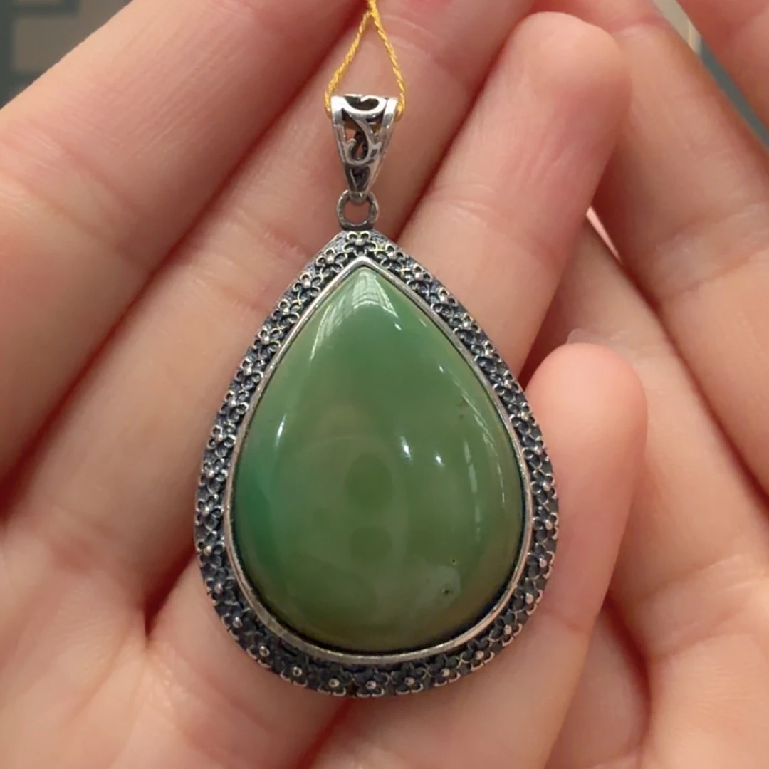 绿松石未镶嵌颈饰