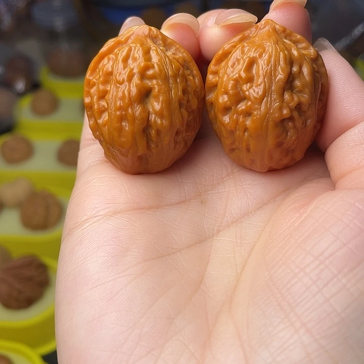 卷***儿文玩核桃吊坠蚂蚁纹佛手