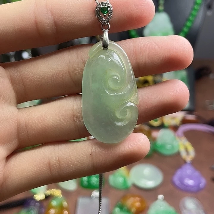 翡翠未镶嵌吊坠(赠链)