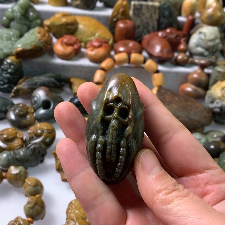 未镶嵌岫岩河磨玉（透闪石质玉）把件