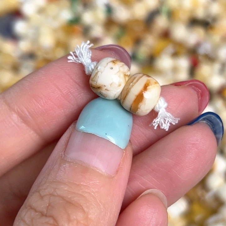 未镶嵌蜜蜡裸石8.6mm一对