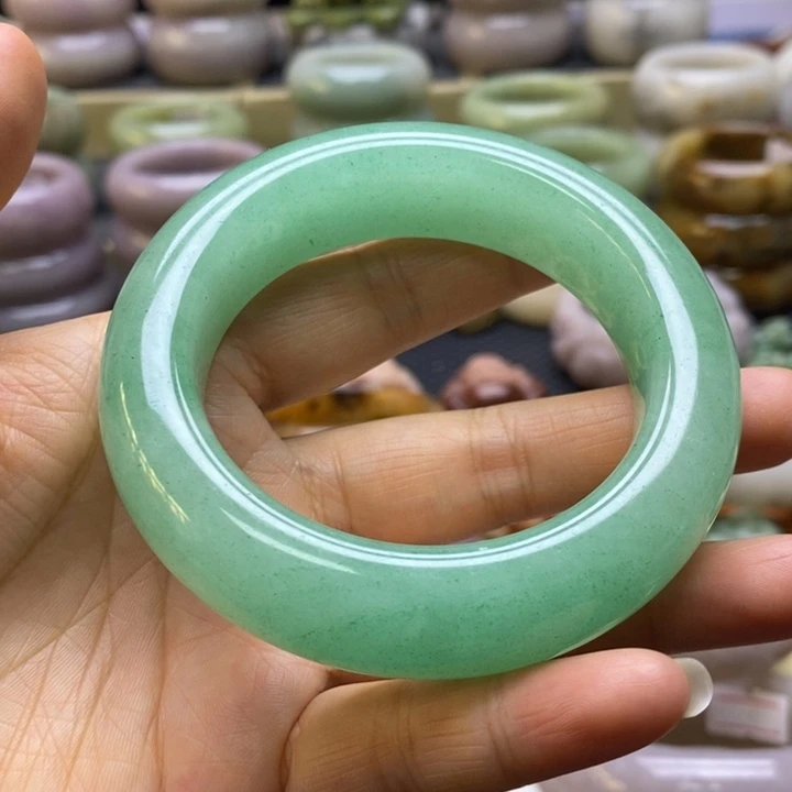 石英质玉未镶嵌手镯