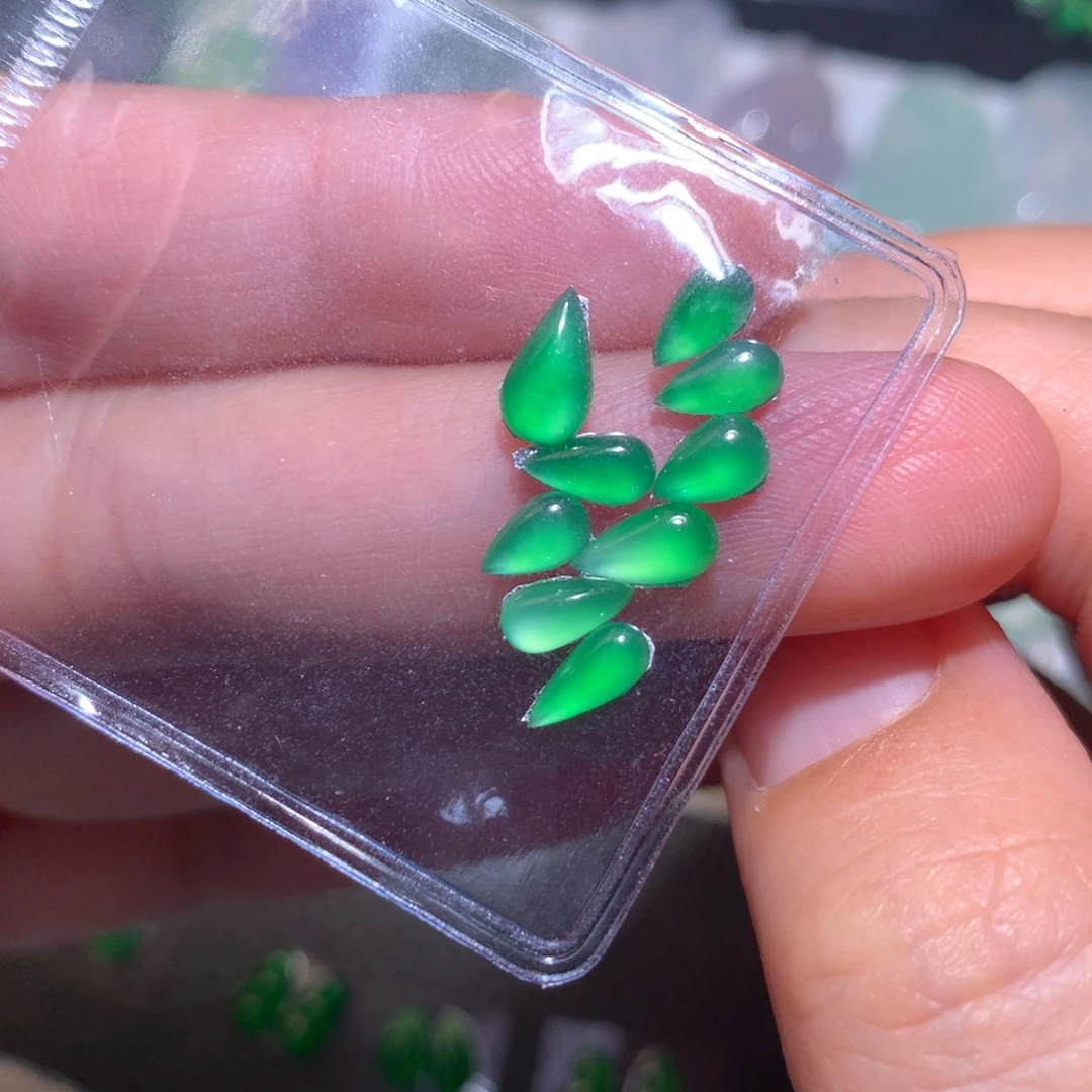 翡翠未镶嵌颈饰水滴9