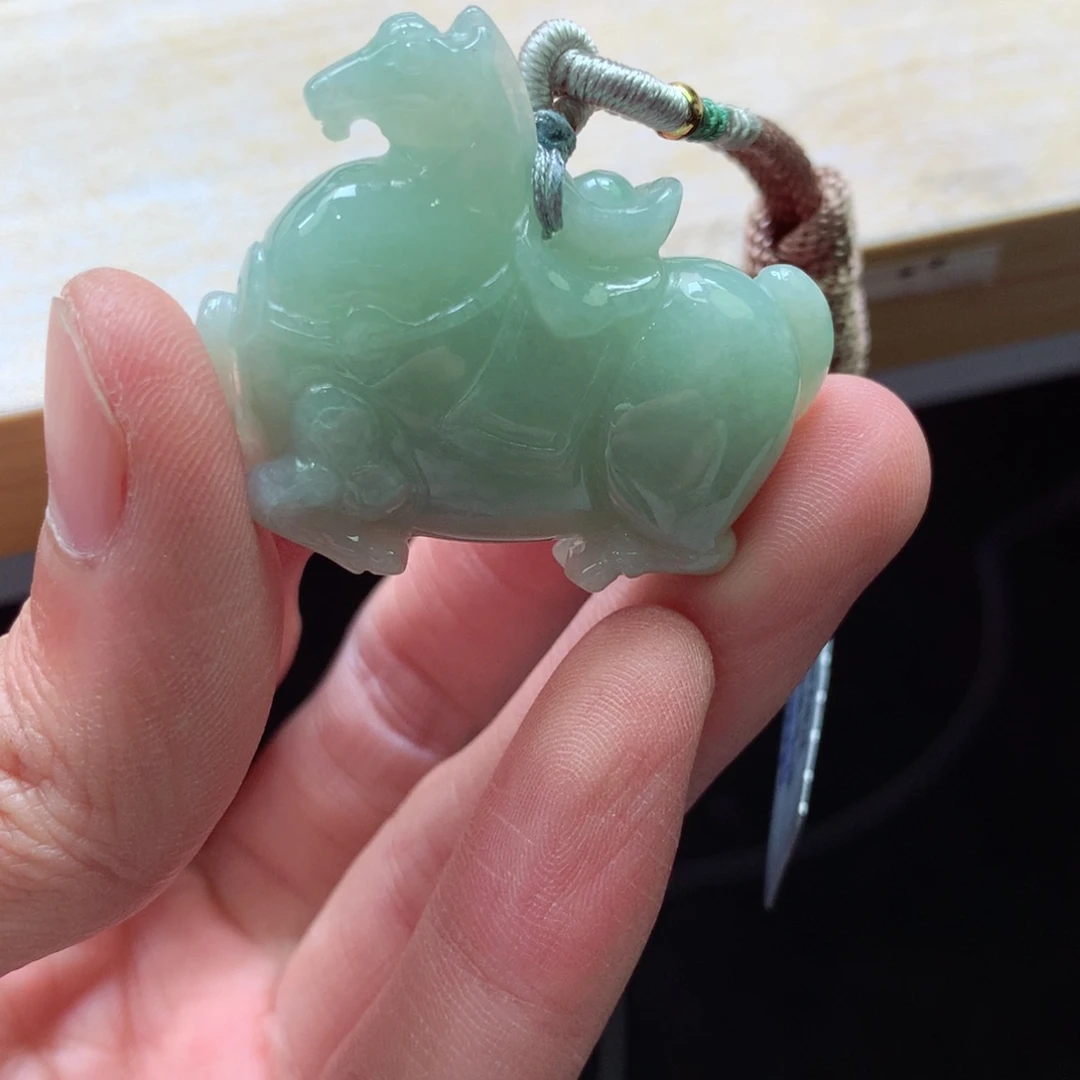 翡翠颈饰未镶嵌吊坠