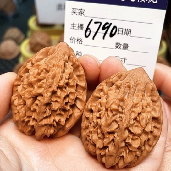 文玩核桃把件37招财鼠修尖6790