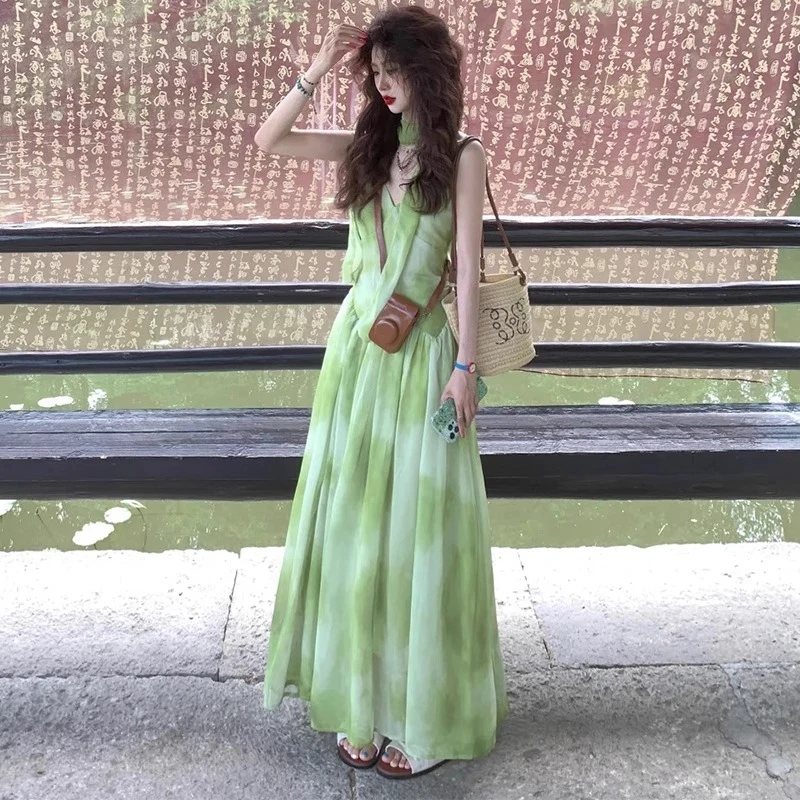 法式绿色晕染吊带连衣裙2025夏日绝美洋气衣服气质a字度假风长裙