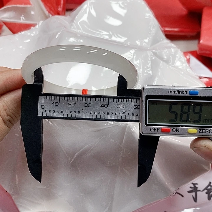 翡翠手镯未镶嵌225